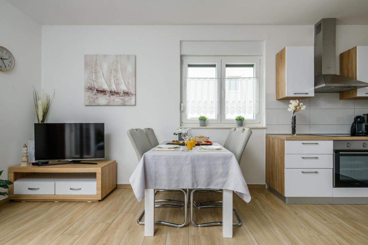 Apartment Kate พูลา ภายนอก รูปภาพ